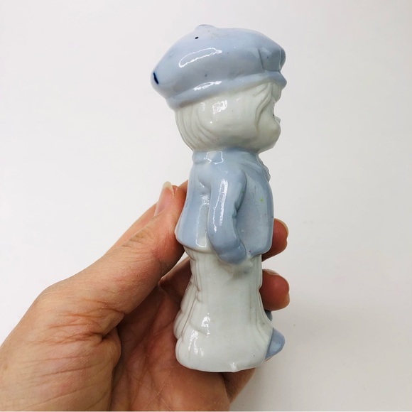 Vintage Holland Dutch Boy Holding Umbrella Porcelain Blue and White Figurine - Picture 2 of 6
